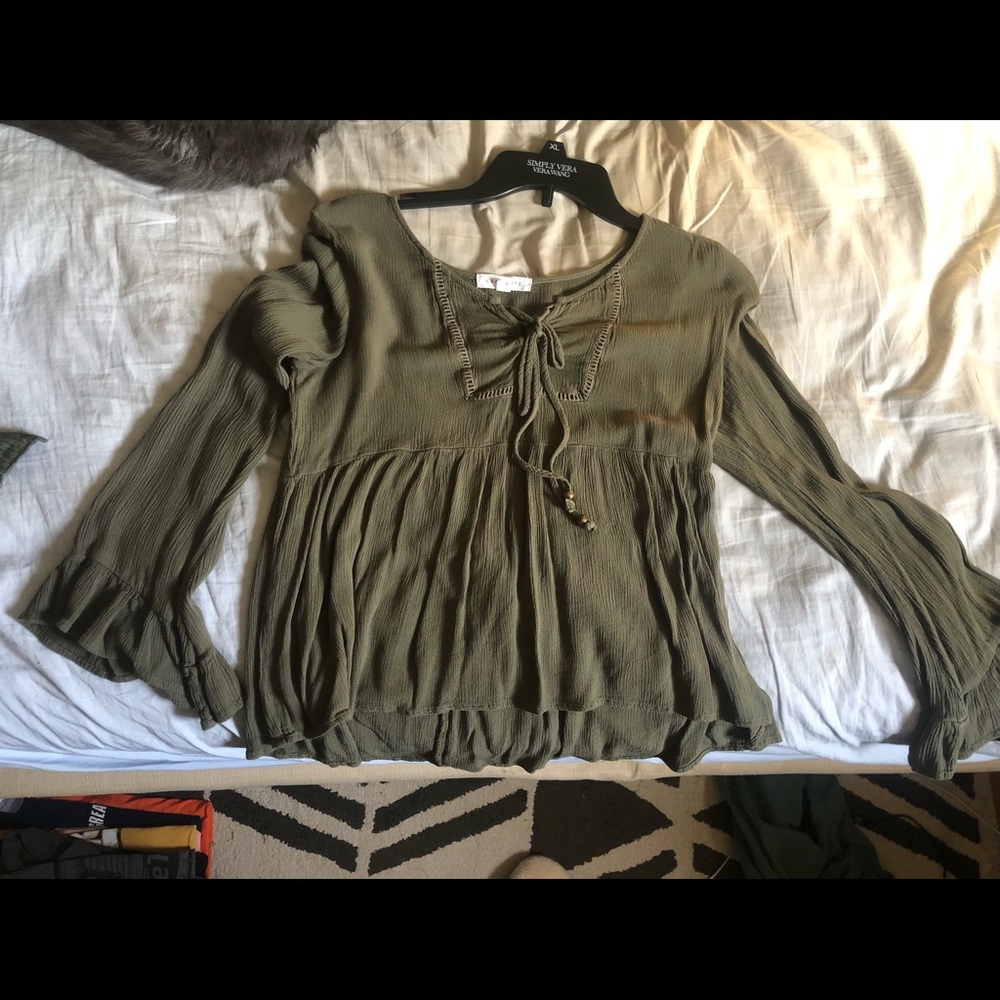 Size small flowy top
